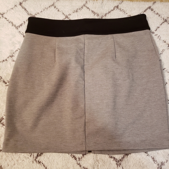 Forever 21 Grey Mini Front Zip Skirt - Picture 2 of 3